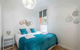 Spacious And Bright 2-Bedroom Large Apartment Very Close To Paris - Near Metro